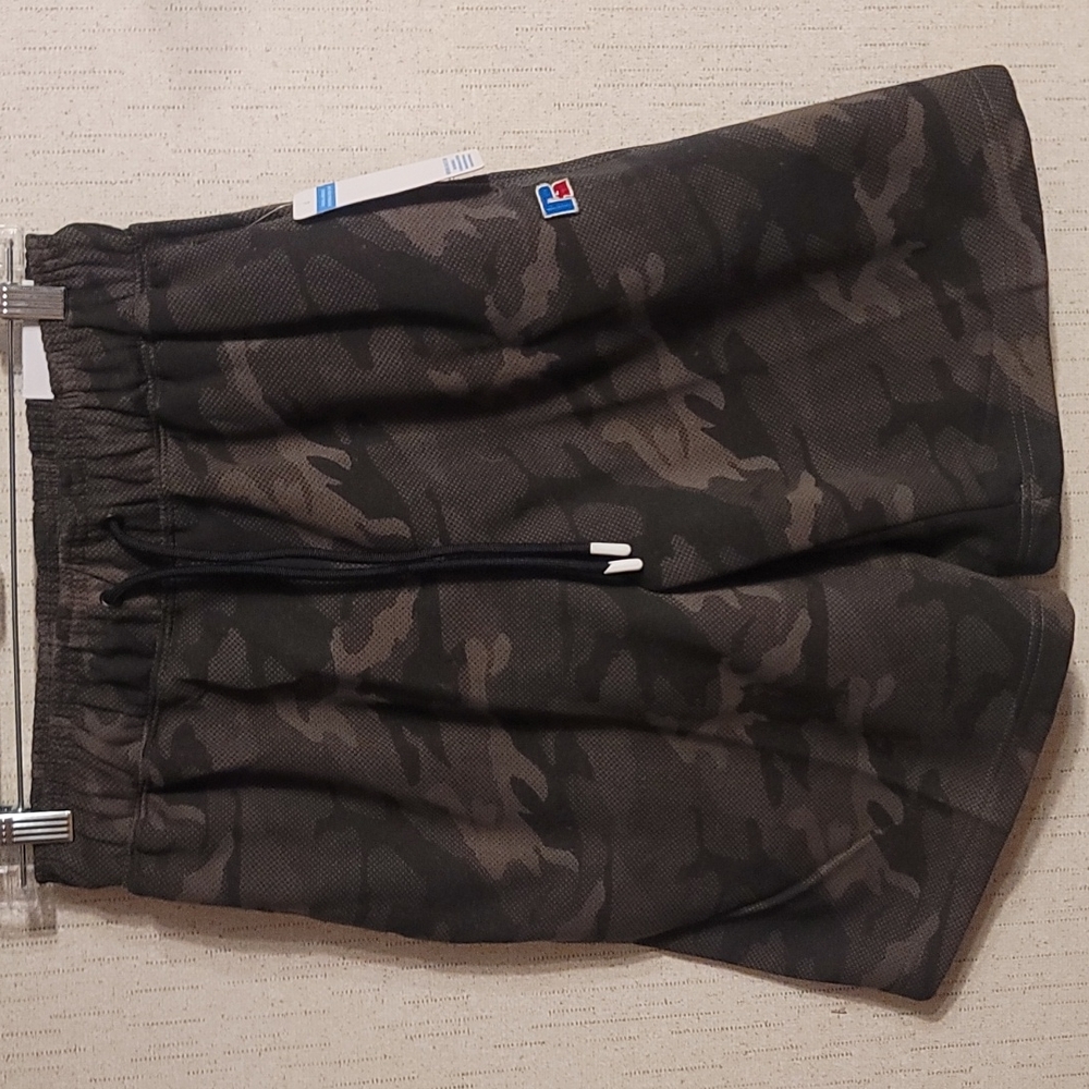 RUSSELL ATHLETIC REGULAR FIT FLEECE SHORTS: OLIVE DOT CAMO: NWT: SZ S
